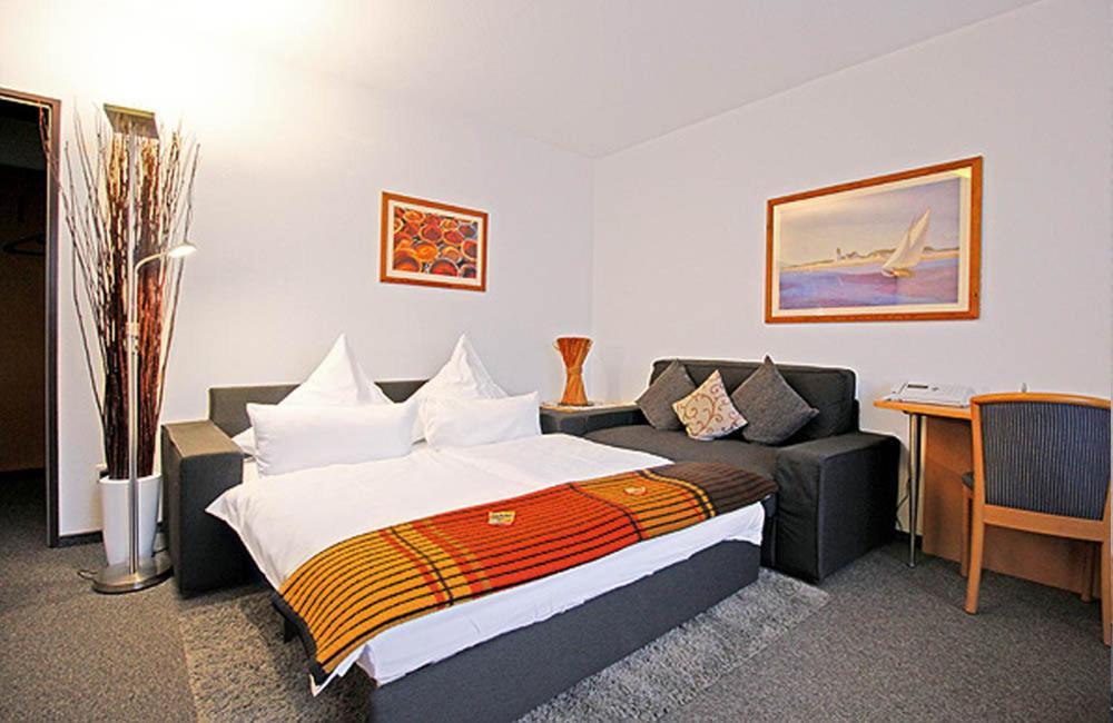 Hotel Lindenkrug ギュータースロー エクステリア 写真