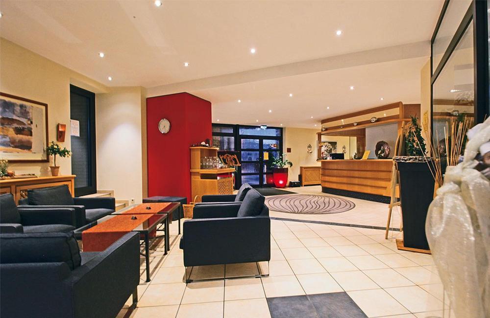 Hotel Lindenkrug ギュータースロー エクステリア 写真