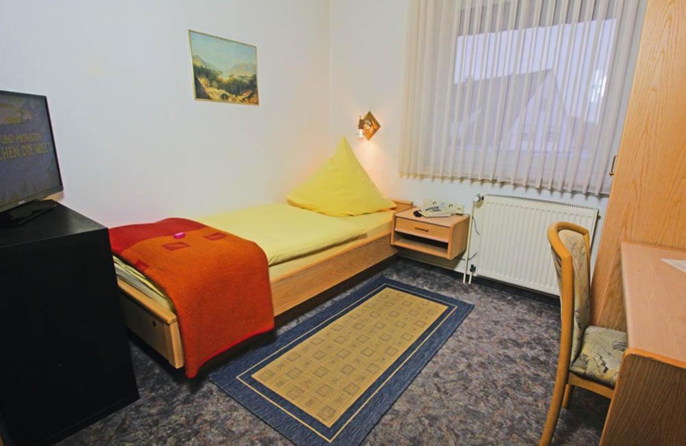 Hotel Lindenkrug ギュータースロー エクステリア 写真